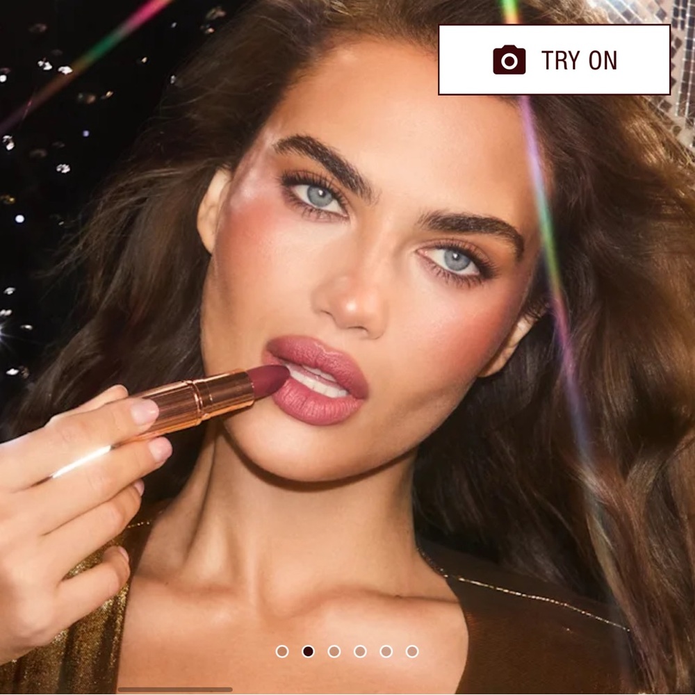 Charlotte Tilbury MATTE REVOLUTION
M.I. KISS - Picture 2 of 8